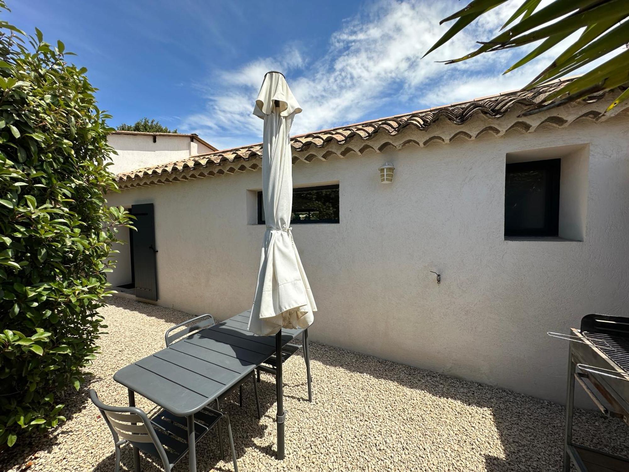 Maison Contemporaine Avec Piscine Privee Chauffee, Entre Plages Et Provence, Borne 11 Kw Istres Exterior photo